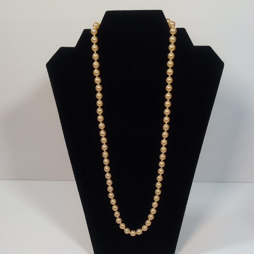 Vintage Single Strand Faux Pearls Necklace